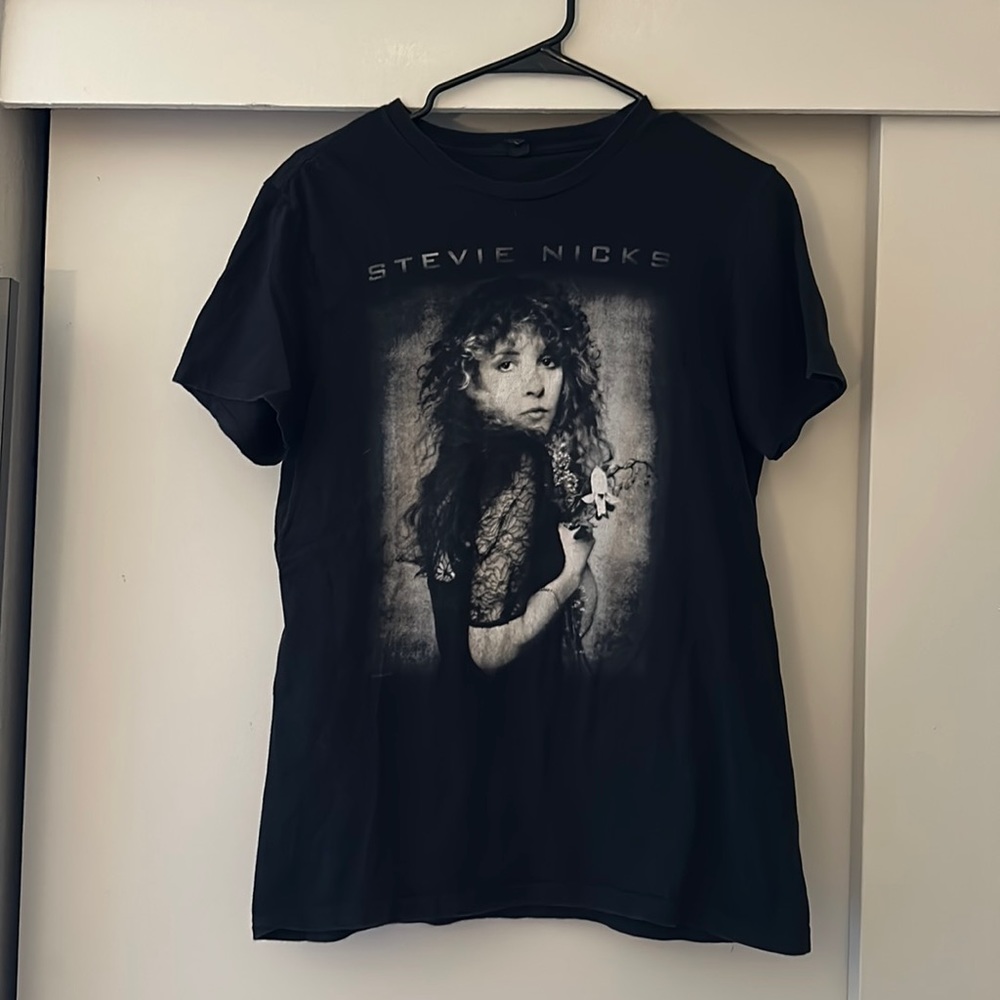 - Stevie Knicks Tee shirt - all black - Good condition